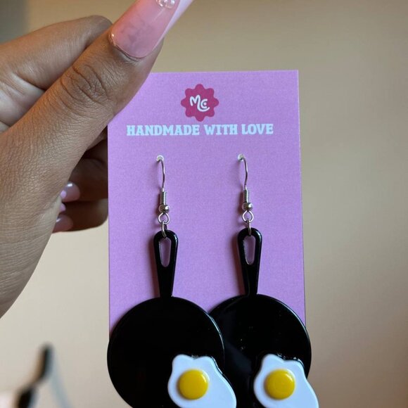 Fried Egg Pan Earrings | Cute Breakfast Statement Jewelry - Picture 4 of 4
